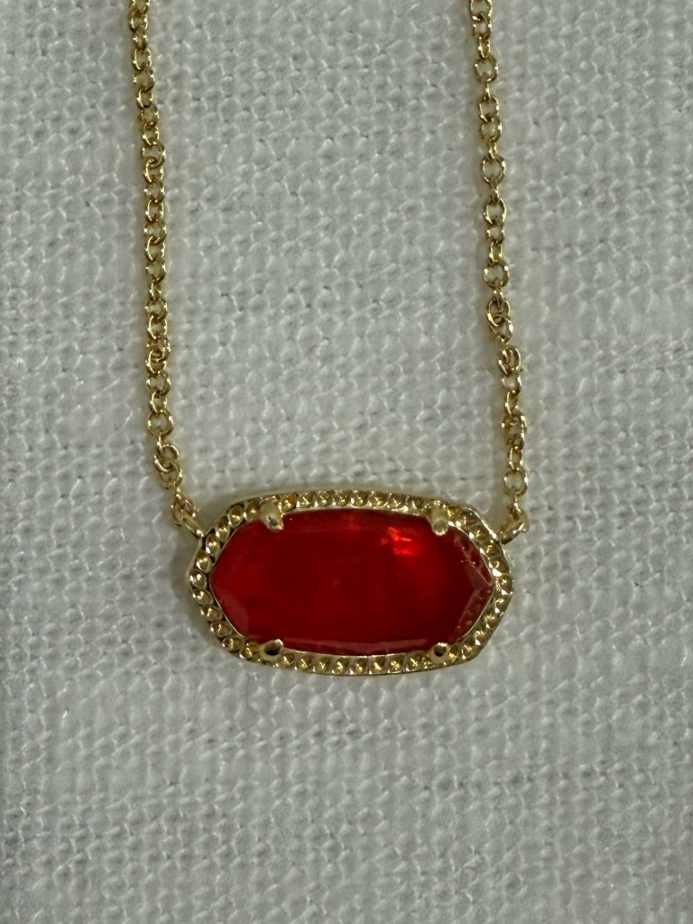 Kendra Scott Elisa Gold Pendant Necklace in Red Illusion - Picture 7 of 7